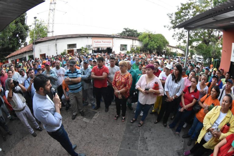 Intendente Óscar Rodríguez pide a obreros compromiso para responder a la ciudadanía