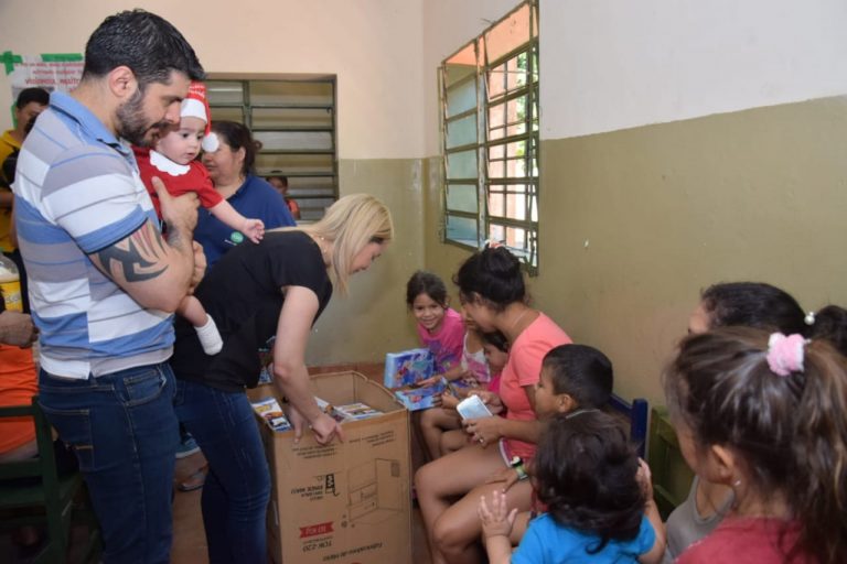 Intendente Óscar Rodríguez repartió cariño y obsequios por navidad a niños del Barrio San Felipe