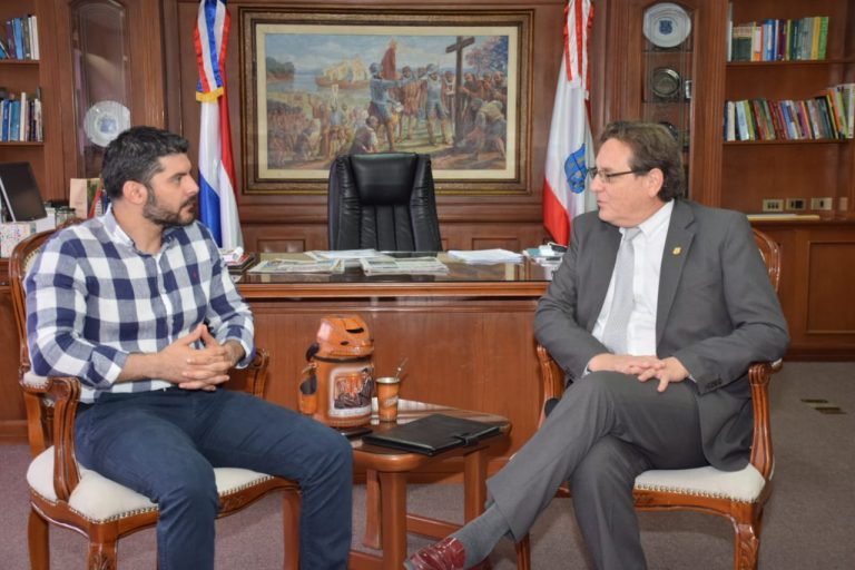 Embajador de Ecuador se reunió con el Intendente Óscar Rodríguez