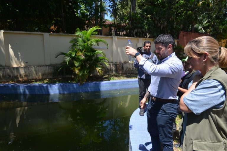 Municipalidad de Asunción intervino piscina en mal estado en el marco de la Lucha contra el Dengue
