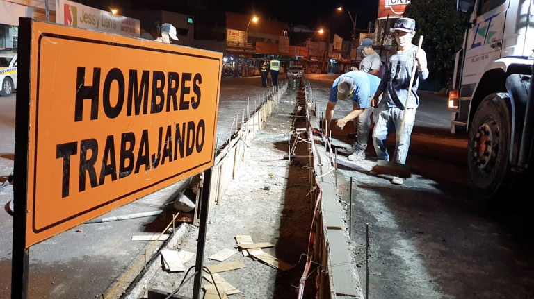 Carga del hormigón en el encofrado de un tramo del paseo central de la avenida Eusebio Ayala se hará esta noche