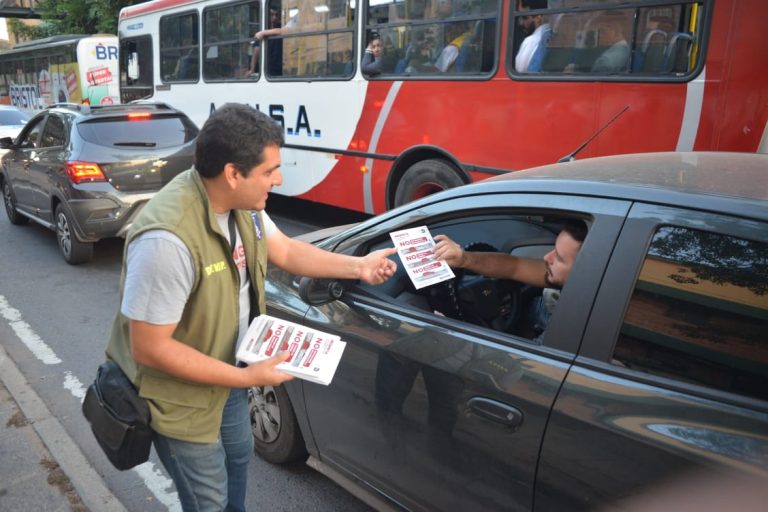 Intendente Rodríguez lideró campaña de concienciación para el cumplimiento de normas de tránsito frente al Colegio Cristo Rey