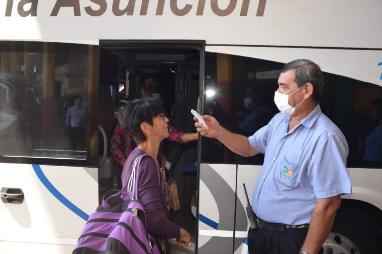 Estricto control para detectar a posibles portadores de Coronavirus se aplica en la Terminal de Ómnibus de Asunción