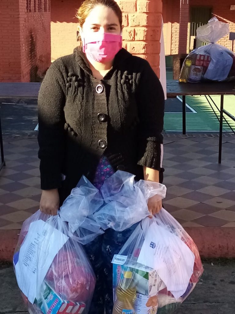 500 kits de alimentos se distribuyeron en la Escuela General Andrés Rodríguez mediantes fondos del FONACIDE
