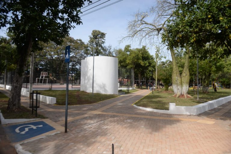 La Plaza Batallón Mariscal López del barrio Nazareth luce totalmente renovada con las mejoras incorporadas