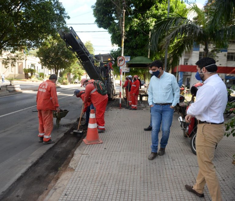 Intendente Rodríguez verificó trabajos de reparaciones viales sobre la avenida Mariscal López