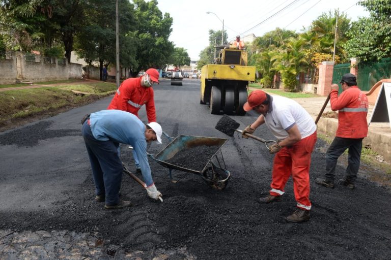 Municipalidad inició trabajos para la regularización asfáltica de la calle Capitán Boris Dedoff en Loma Pytá