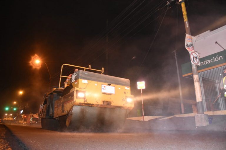 Esta noche prosiguen los trabajos de regularización asfáltica sobre la avenida Eusebio Ayala