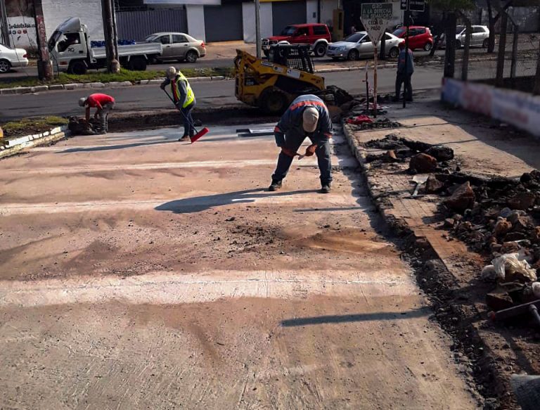 Municipalidad de Asunción coloca hormigón hidráulico en el nudo de las avenidas Venezuela y Artigas