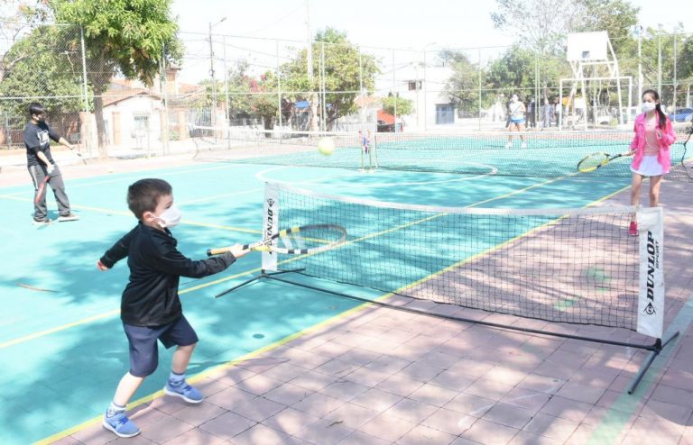 Primera Cancha de Tenis Municipal fue habilitada en la avenida 21º Proyectada y Chile