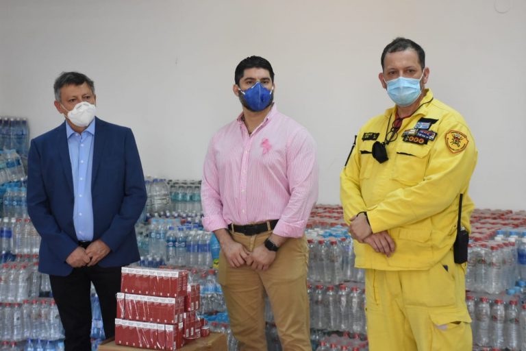 Embajada Argentina entregó donaciones a los bomberos de la Segunda Compañía de Santísima Trinidad