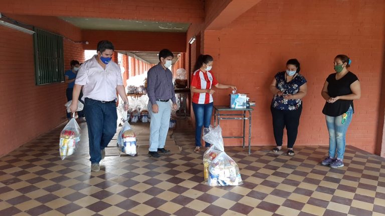Municipalidad inició séptima entrega de kits de alimentos no perecederos en la Escuela Gral. Andrés Rodríguez con fondos del FONACIDE