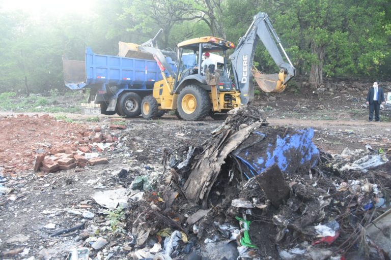 Municipalidad realizó un mega operativo de limpieza en la ladera del Cerro Lambaré