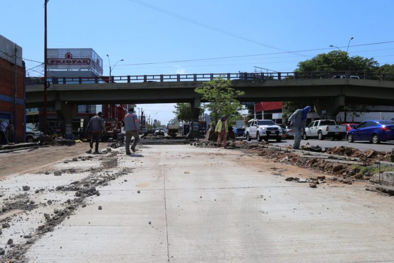 Continúan los trabajos de mejoramiento vial sobre la avenida Eusebio Ayala