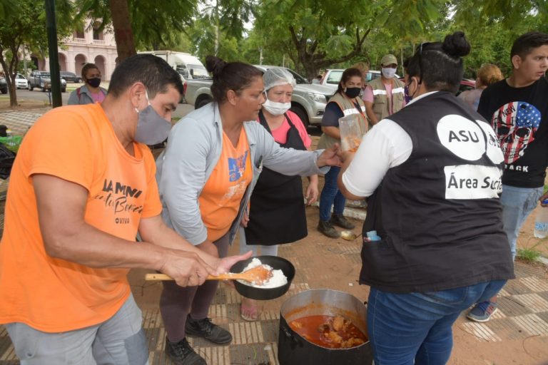 Municipalidad de Asunción brinda rápida asistencia a familias que quedaron sin hogares como consecuencia del incendio en la Chacarita