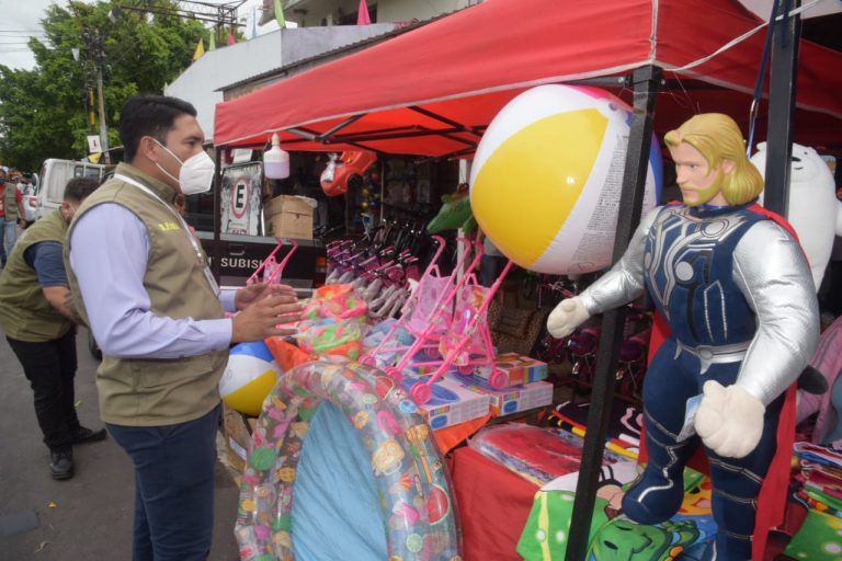 Puestos de ventas provisorios que ofertan juguetes por día de reyes, sobre la Avenida Eusebio Ayala, están exonerados de pagar canon municipal