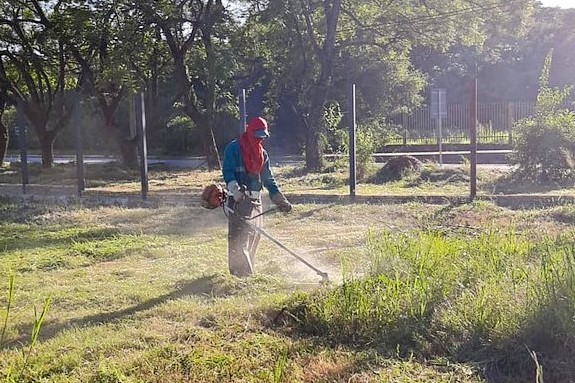 Municipalidad de Asunción combate frontalmente los criaderos del mosquito transmisor del dengue en el barrio Nazareth