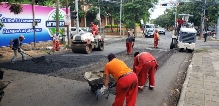 Trabajos de reposición de asfalto se realizaron para corregir desnivel en las avenidas General Santos y España