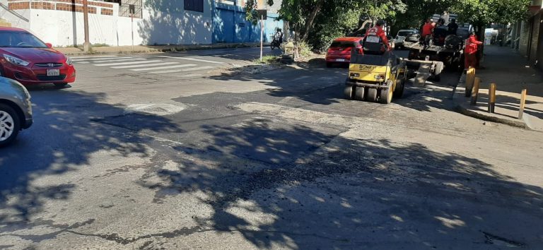 Dirección de Vialidad trabaja intensamente en calles de Asunción