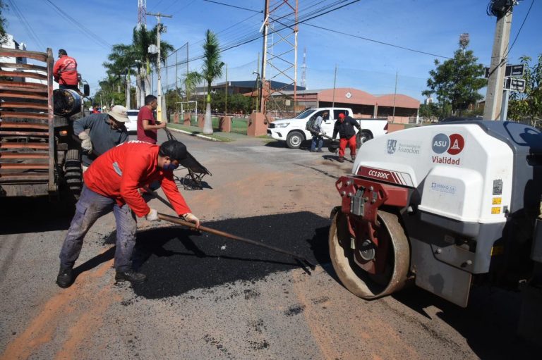 Municipalidad prosigue con su rutina diaria para mejorar estado de calles y avenidas de Asunción