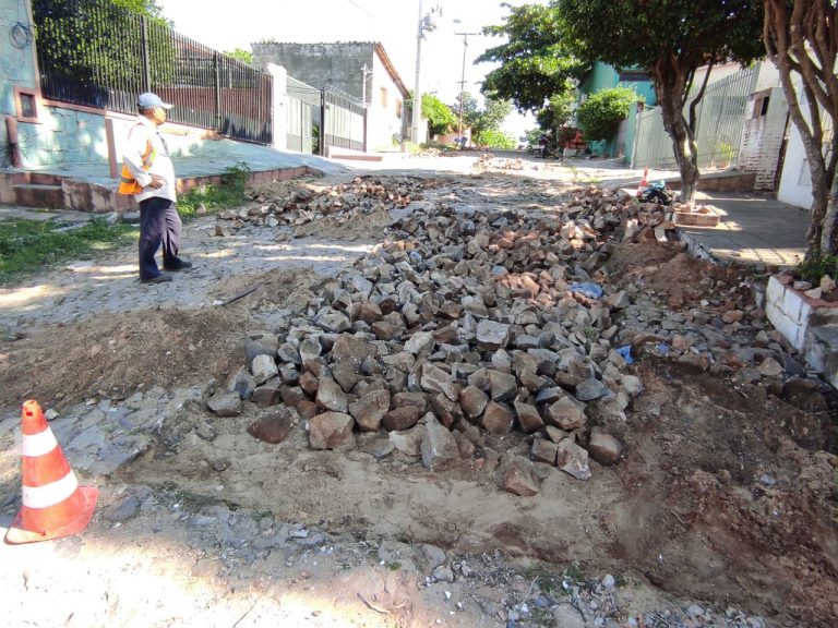 En tramo de Cecilio Báez, entre Iturbe y Caballero realizan tareas para reparar calle