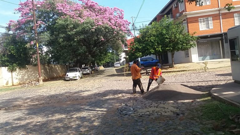 Administración Municipal brega por calles transitables en todo tiempo en los  barrios capitalinos
