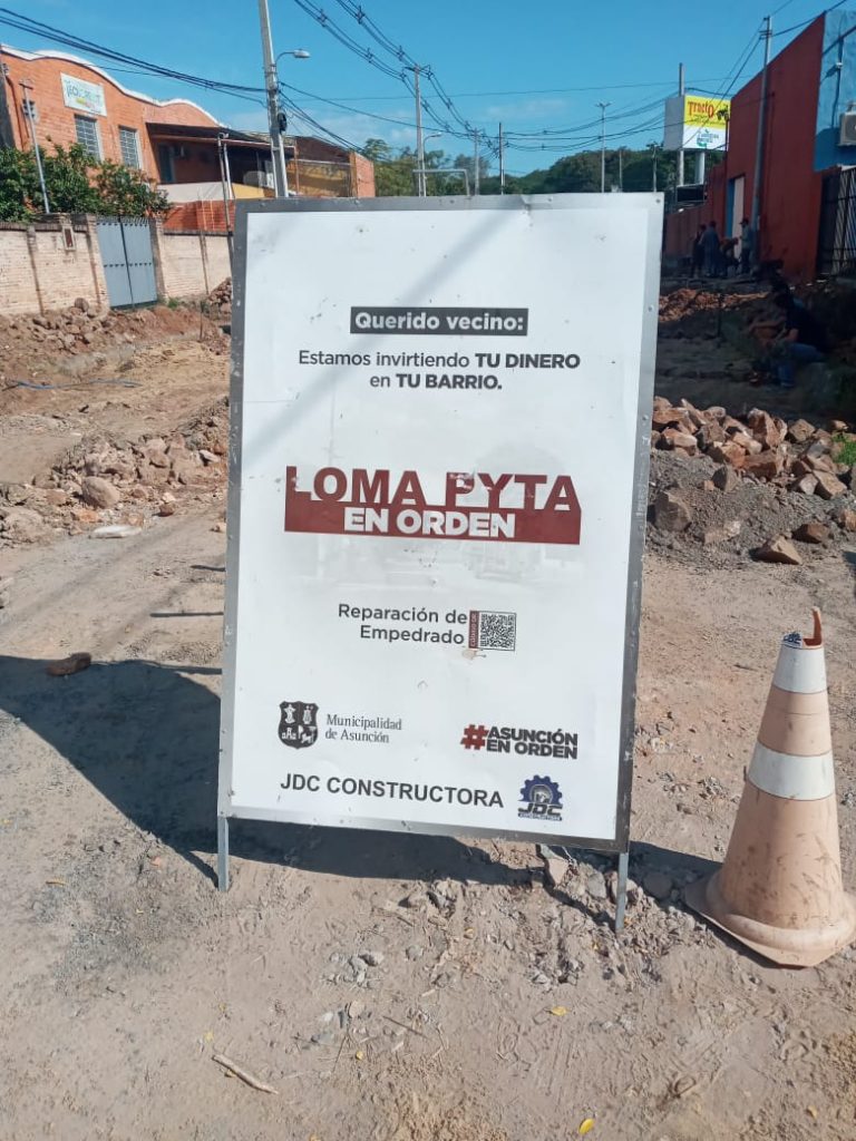 Siguen trabajos de reparación de empedrado en la calle Campo Esperanza de Loma Pytá