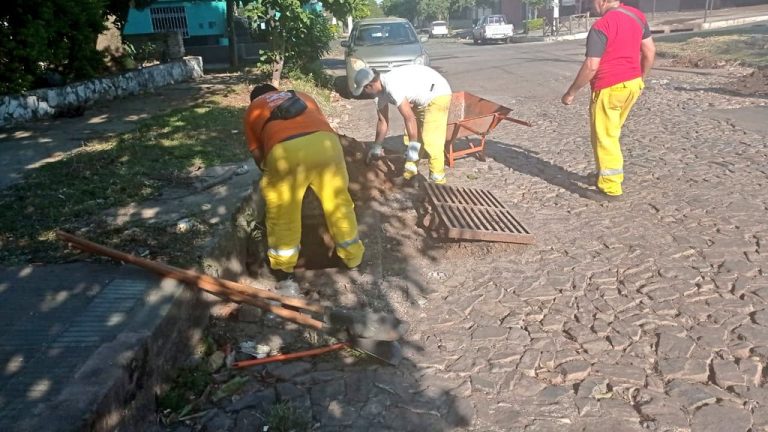 Trabajos de limpieza de sumideros y canales de agua se realizaron en diversos puntos del barrio San Pablo