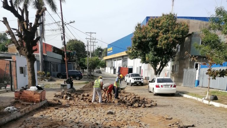 En el barrio Jara se ejecuta la reparación de la calle San Salvador