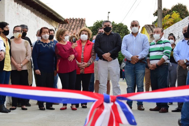 Intendente Ojeda inauguró el pavimento de hormigón hidráulico de la calle Guatambú realizado con los Fondos de Proyectos Especiales