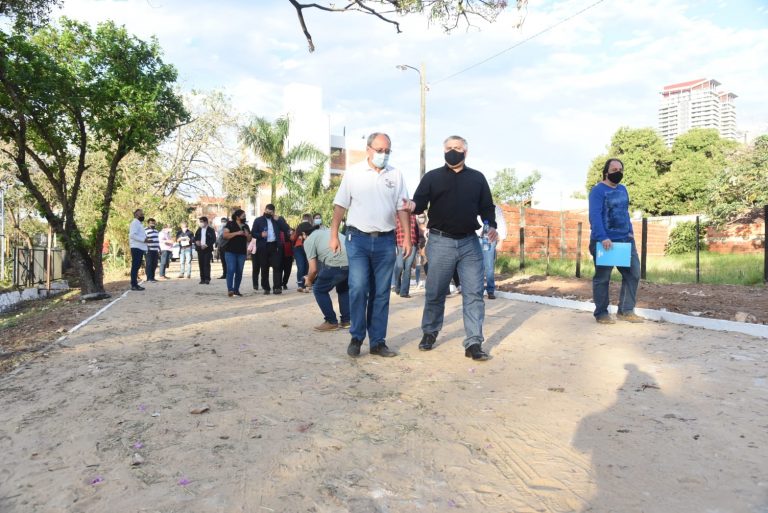Intendente Ojeda inauguró alcantarillado sanitario y empedrado en Vía Férrea con Fondos de Proyectos Especiales