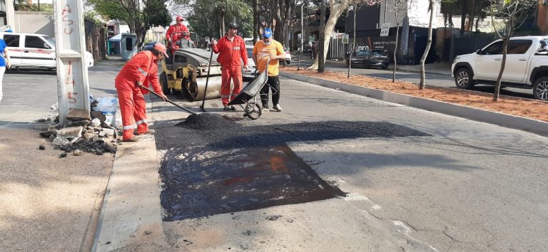 Dirección de Vialidad realizó bacheos en varios puntos de Asunción