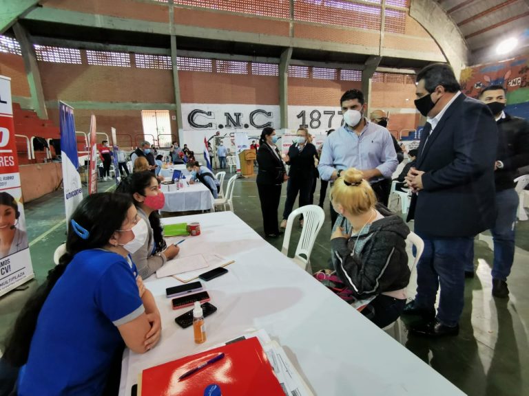 Expo empleo organizada por el CEMUPE en el colegio Nacional generó más de 700 empleos para jóvenes