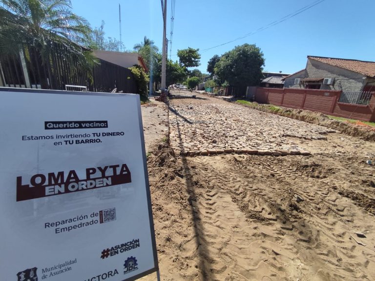 En el empedrado de la calle Areguá de Loma Pytá van completando cobertura vial
