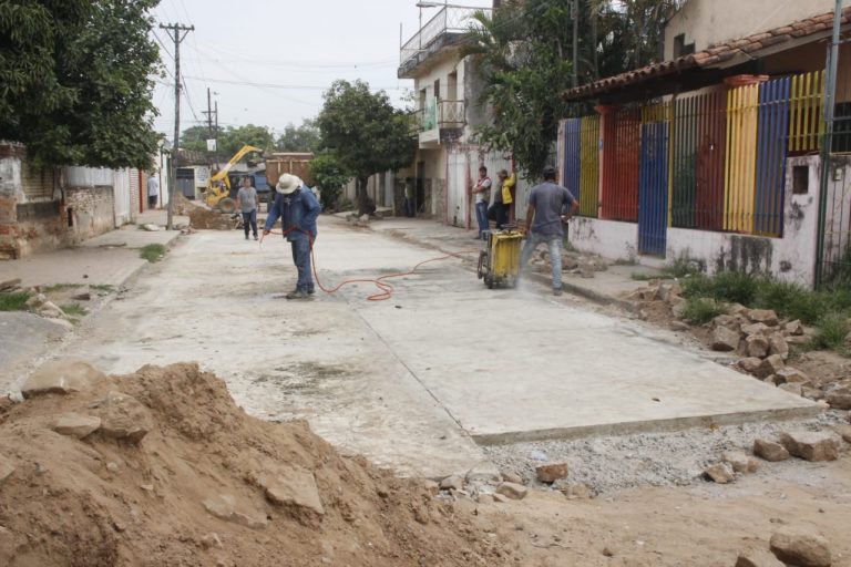 Más de 2.000 metros cuadrados de calles ya están con pavimento de hormigón hidráulico en el barrio San Cayetano