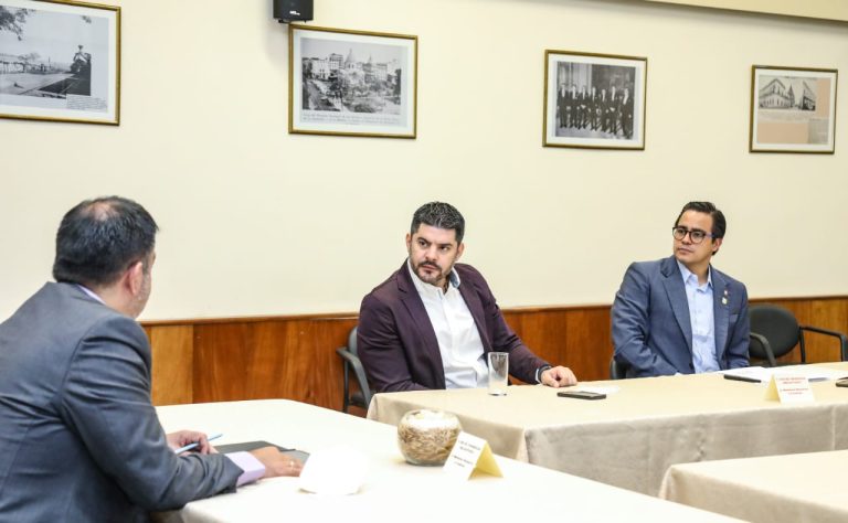 Intendente Rodríguez y Ministro Llamosas se reunieron en el Ministerio de Hacienda