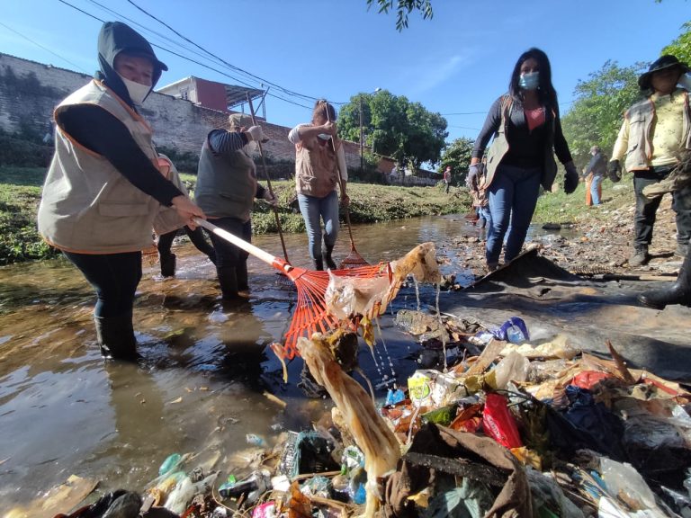 En Operativo “Verano sin Dengue”, este lunes, extrajeron  más de 4.000 kilos de basura  del arroyo Ferreira, entre 38 Proyectada y Japón del barrio San Cayetano