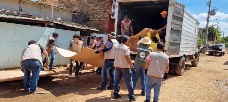 Municipalidad de Asunción junto a la SEN, trabajan en forma coordinada para asistir a unas 250 familias afectadas por temporal del lunes último