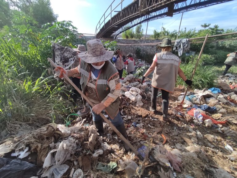 En operativo verano sin dengue, en el Arroyo Ferreira retiraron más de 20.000 kilos de basuras