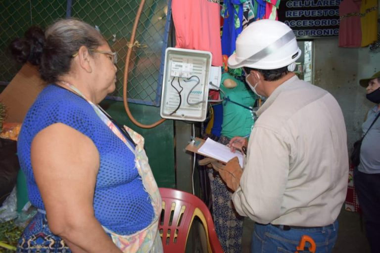 Municipalidad de Asunción y ANDE iniciaron tareas conjuntas para reducir riesgos y regularizar suministros en el Mercado 4