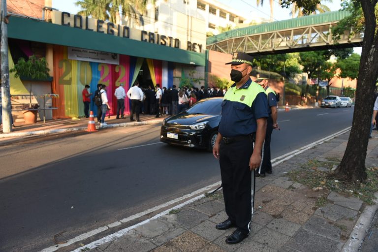 Policía Municipal de Tránsito vela por la seguridad de los estudiantes en el reinicio de las clases presenciales