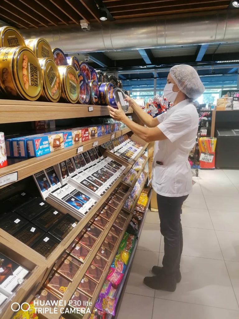 Dirección de Defensa al Consumidor realiza controles de alimentos en supermercados