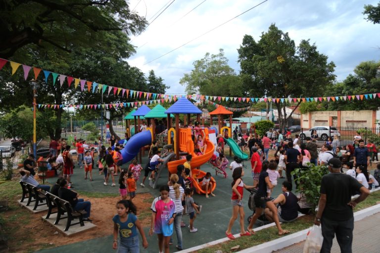 Mejoras dirigidas al sector infantil fueron inauguradas en la Plaza Chivato del barrio Obrero