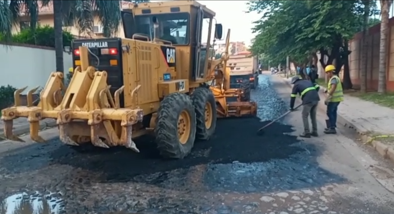 Regularización asfáltica realizan en calles alternativas a Molas López para desvíos por obras pluviales