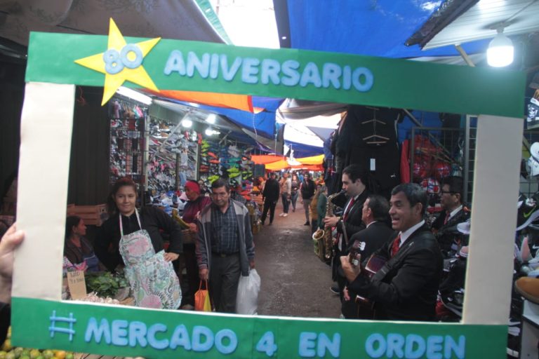 Inician festividades y descuentos en el Mercado 4 por su 80º Aniversario