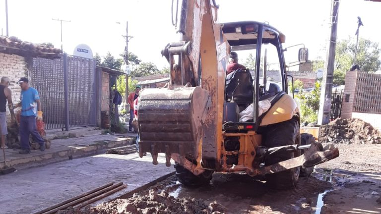 Continúa construcción de canal en barrio San Cayetano para evacuar aguas de lluvia en calles sin pendiente
