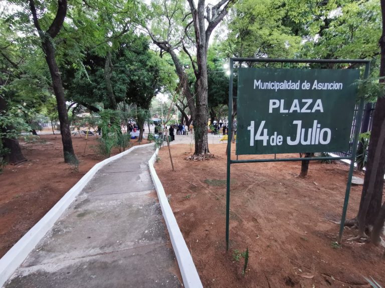 La Plaza 14 de Julio del barrio Las Mercedes está totalmente resguardada con un vallado perimetral construido con los Fondos para Proyectos Especiales de la Comuna