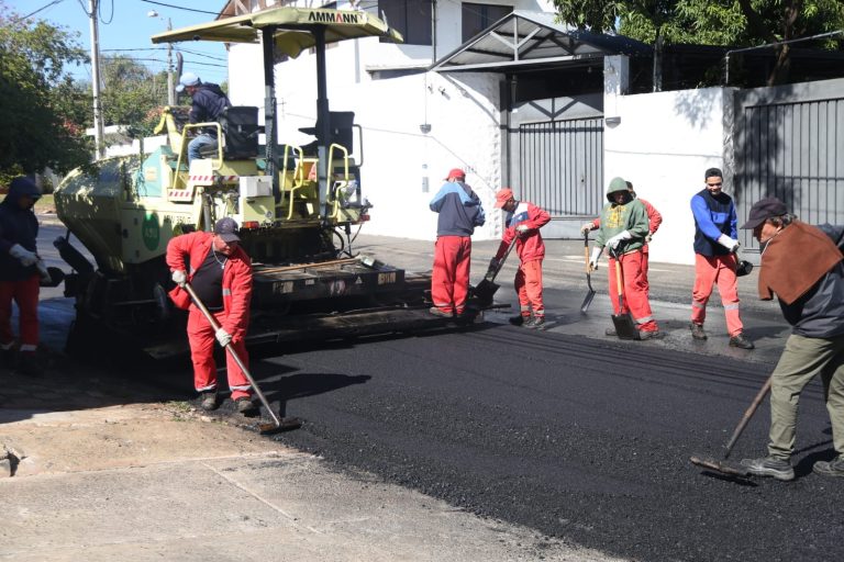 Municipalidad lleva a cabo repavimentación integral de  la calle Eusebio Lillo desde San Martín hasta Madame Lynch
