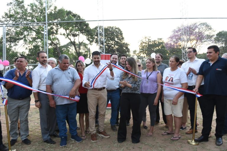 San Salvador es otra plaza mejorada en Asunción a través de los Fondos para Proyectos Especiales de la Comuna y la cooperación de los vecinos
