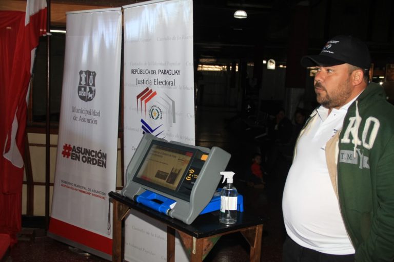 Instalan máquinas de votación electrónica en la TOA para capacitar a usuarios